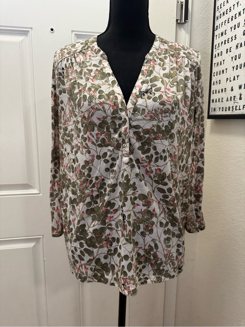 H&M Floral V-Neck Buttoned Blouse in Olive & Pink 0176